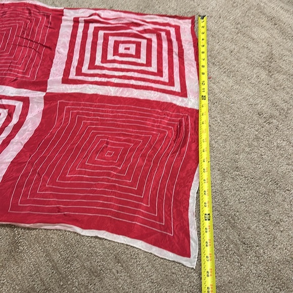 Beautiful lot of designer scarfs selling as a bundle - Picture 13 of 17